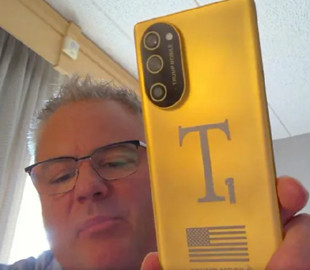 Журналісти показали прототип Trump Phone