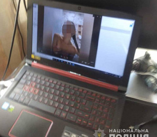 Правоохоронці викрили чоловіка, який розповсюджував дитячу порнографію