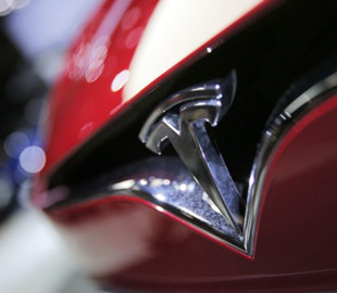 Деякі співробітники Tesla змушені працювати, незважаючи на карантин