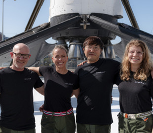 SpaceX анонсувала перший політ у космос з пілотами