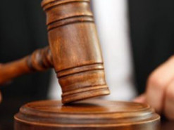 Жінка викрала гроші з картки пенсіонерки, син якої зник на війні: як її покарали