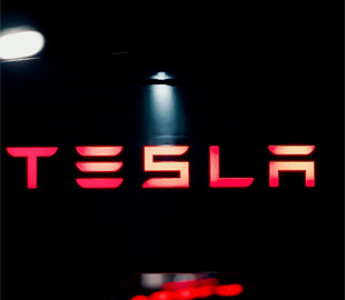 Tesla призупинила масове виробництво робота Optimus через конструкційні проблеми