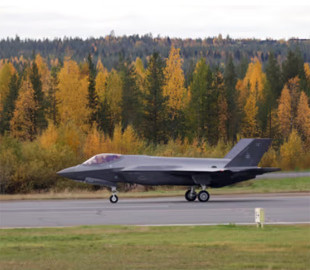 Перші винищувачі F-35A прибули до Фінляндії — YLE News