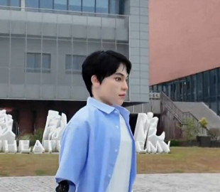 У Китаї до інституту вступив робот-гуманоїд