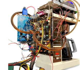 Ентузіаст зібрав комп’ютер, який охолоджується кавою