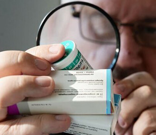 У Запоріжжі суд арештував телефони та комп’ютер фігуранта справи про шахрайство з ліками