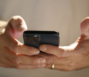 Соцмережі не можуть зупинити поширення відео самопідпалу льотчика