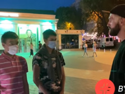 Избиение журналиста в Киеве: появилось видео с извинениями нападавших