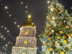 Головну ялинку засвітять онлайн, а на Софійській площі показуватимуть голограму Святого Миколая у повний зріст