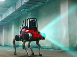 Менше ризиків. Роботизовані собаки рятують людей і гасять пожежі замість пожежників