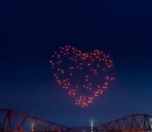 Рой дронов поздравил жителей Эдинбурга с Новым годом