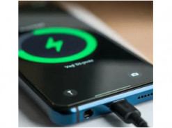 Як користуватися смартфоном, щоб він повільно розряджався