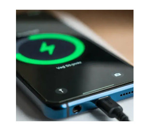 Як користуватися смартфоном, щоб він повільно розряджався