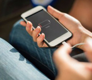 Як дізнатися, що батарея смартфона "віджила" своє та її слід замінити