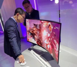 LG анонсувала перший монітор з гнучким екраном