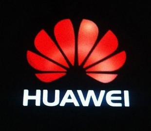 Huawei троллит флагманские новинки Samsung