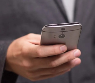 Средний срок службы смартфона увеличится благодаря росту цен и повышению надёжности