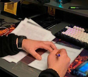 Зламували акаунти та продавали інформацію: до 15 років можуть отримати малолітні хакери