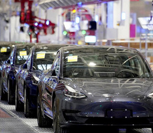 Китайская гигафабрика Tesla выпускает более половины всех электромобилей компании
