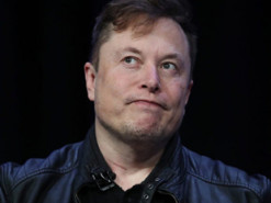 Илон Маск: Tesla хоть сейчас может начать производство грузовиков Semi, но для этого пока не хватает аккумуляторов