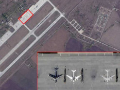 The War Zone: російські військові малюють двовимірні силуети бомбардувальників Ту-95 на авіабазі в Енгельсі