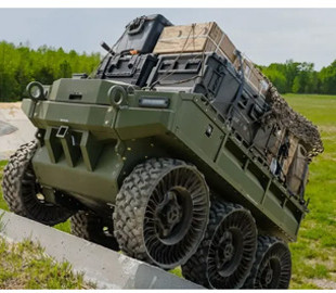 Робот замість медеваку. Армія США випробовувала автономні НРК для поповнення запасів та перевезення поранених
