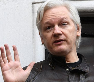 Ассанжу в тюрьме грозит смертельная опасность