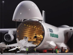 6800 м³ вантажного простору: США показали літак, що вміщує чотири F-16 без розбирання