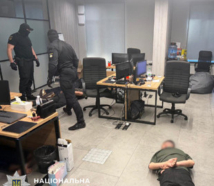 У Києві викрили шахрайський кол-центр, який ошукав громадян США на понад 500 тисяч доларів