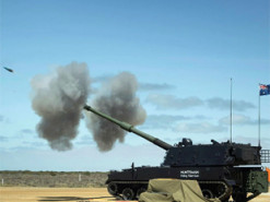 Вогнева міць, мобільність і захист: австралійці взяли на озброєння нову гаубицю, що стріляє на 60 км