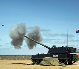 Вогнева міць, мобільність і захист: австралійці взяли на озброєння нову гаубицю, що стріляє на 60 км