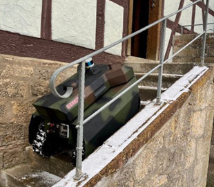 Німецькі військові використовують нові наземні дрони Gereon: виявляють вогонь противника і спускаються по сходам