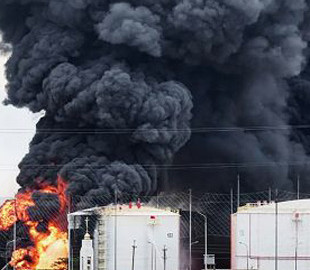 Нову пожежу на нафтобазі в Криму зафіксували супутники NASA