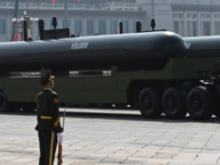 Китай показав на військовому параді новітні міжконтинентальні ракети та винищувачі-невидимки