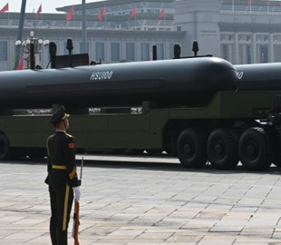 Китай показав на військовому параді новітні міжконтинентальні ракети та винищувачі-невидимки