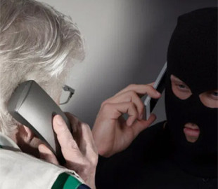 Шахраї з Дніпра ошукали пенсіонерів з усієї України на 150 тис грн