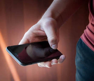 Названо 10 лайфхаків, які допоможуть надовго зберегти заряд на смартфоні