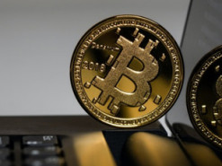 Біткойн падає через ризик затягування війни в Ірані