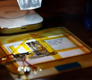 Розробник продемонстрував комп’ютер розміром із банківську картку