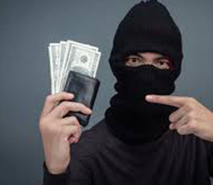 Жінка повірила погрозам «співробітника СБУ» і втратила понад пів мільйона гривень