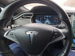 «Несправність кожні 8 хвилин»: NYT розкритикувала систему автопілота Tesla