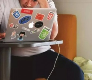 Масові звільнення у технологічному секторі стали новою нормою