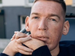 Гусакову заочно повідомили про підозру в шахрайстві