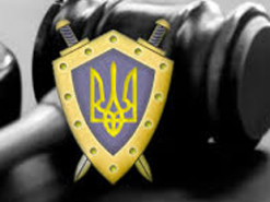 За розбещення дітей та розповсюдження порно чоловіка засуджено на Прикарпатті