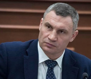 Кличко сделал оговорку в поздравлении и стал героем фотожаб