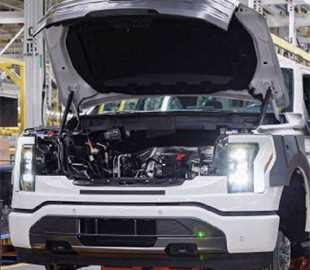 У генерального директора Ford виникли проблеми з Tesla