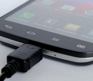 Ученые признали опасность универсальных зарядок