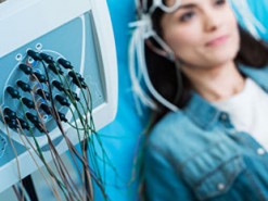 Ученые создали нейрочип для перевода мыслей в речь