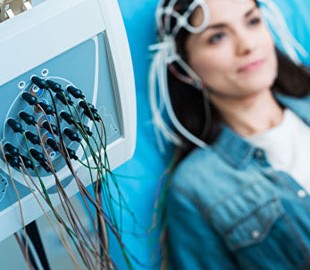 Ученые создали нейрочип для перевода мыслей в речь