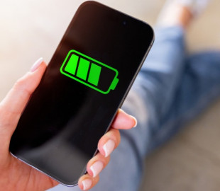 Чи справді потрібно заряджати смартфон лише до 80%: коротке пояснення фахівця
